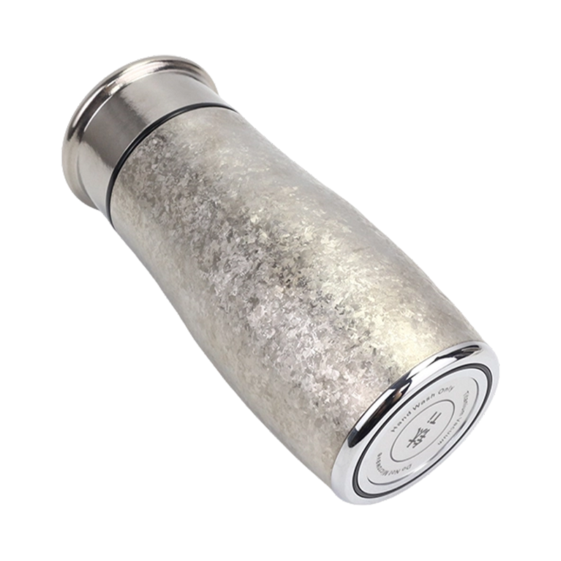 Tasse incurvée en titane de 260 ml avec passoire à thé