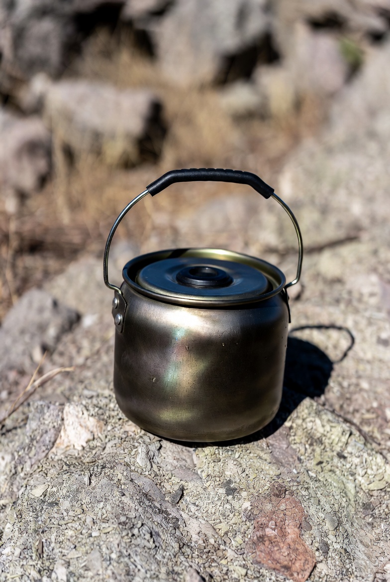 Bouteilles d'eau de camping et leur rôle dans les aventures modernes en plein air